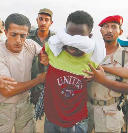القوات السعودية تعزز وحداتها بـ «بيرانا وبرادلي»