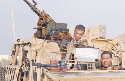 القوات السعودية تعزز وحداتها بـ «بيرانا وبرادلي»