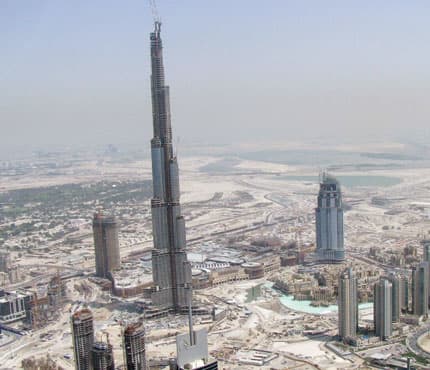 دبي .. بلد متفوق يقع ضحية نجاحاته
