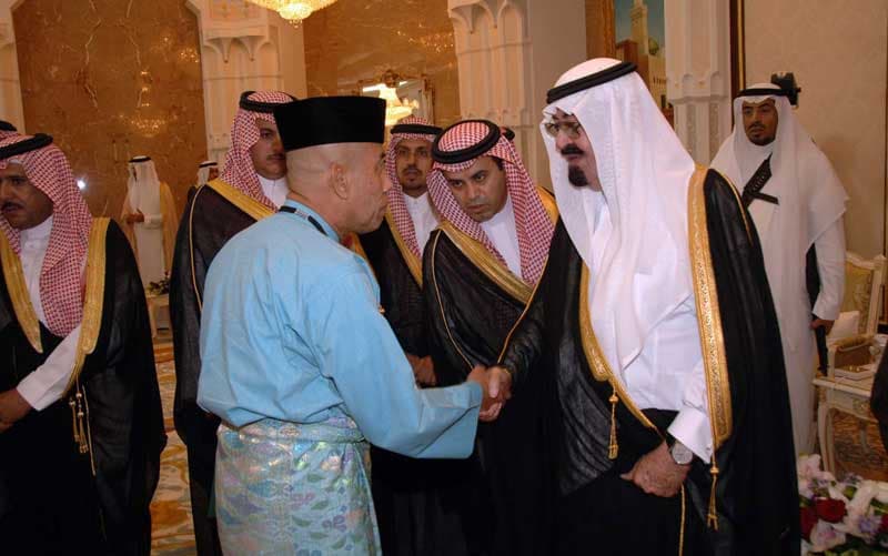 خادم الحرمين الشريفين: المملكة هيأت كل ما تستطيع لخدمة ضيوف الرحمن وردع كل من تسول له نفسه المساس بعبادتهم وأمنهم