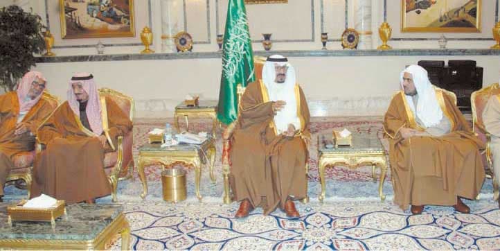 ولي العهد يستقبل وزير العدل ووكلاء الوزارة