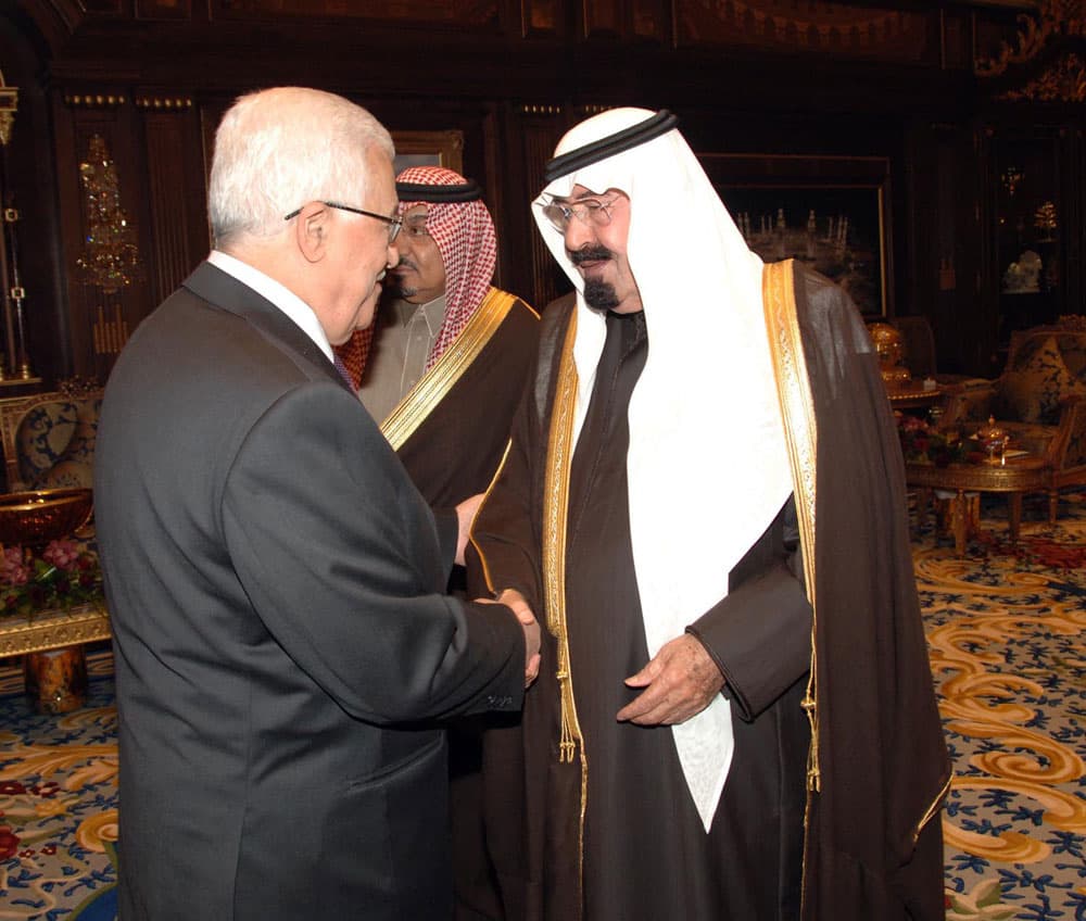 الملك يبحث مع عباس عملية السلام المتعثرة