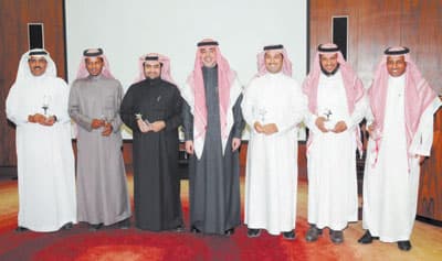 هيئة الاستثمار تكرِّم إداراتها المتميزة ونجوم ساقيا لعام 2009