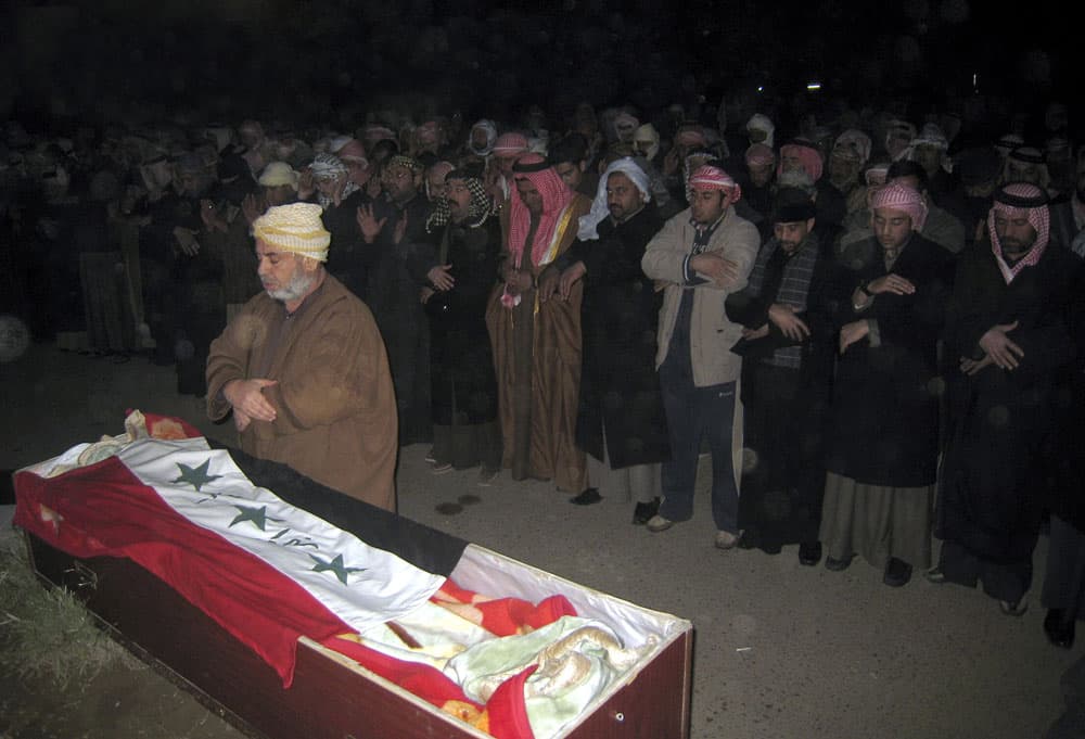 علي الكيماوي يوارى الثرى في تكريت عند قبر صدام