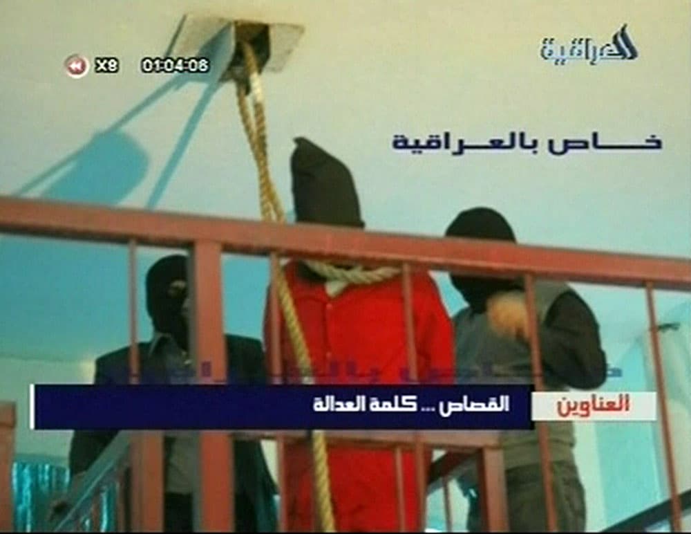 علي الكيماوي يوارى الثرى في تكريت عند قبر صدام