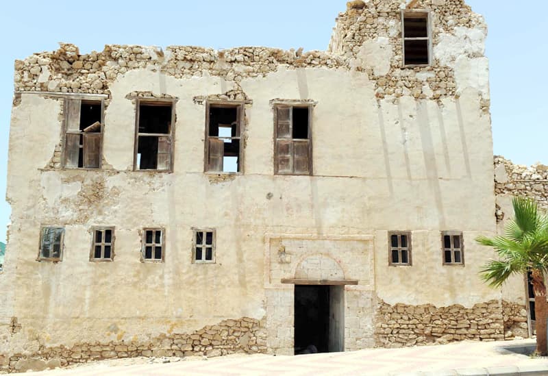 محافظة الوجه.. شواطئ رملية نقية وشعاب مرجانية تشكل عامل جذب سياحي للسياح