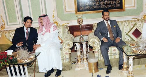 خادم الحرمين الشريفين يستقبل أمير قطر في الدار البيضاء