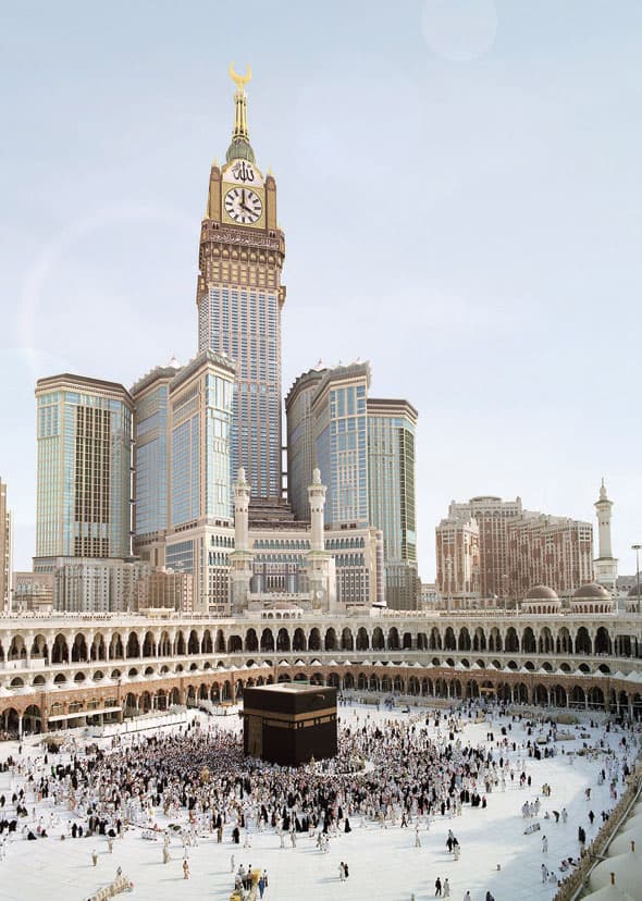 ساعة مكة تدق في رمضان .. هيكل حديدي يزن 12 طنا و14 ألف قطعة متقنة الصنع