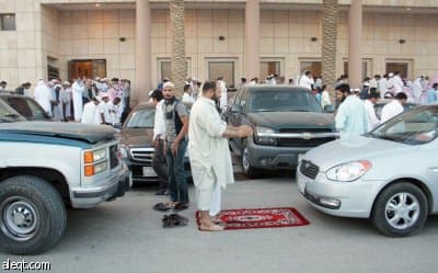 ازدحام الصلاة في جامع الأمير فيصل بن فهد يفسد فرحة العيد