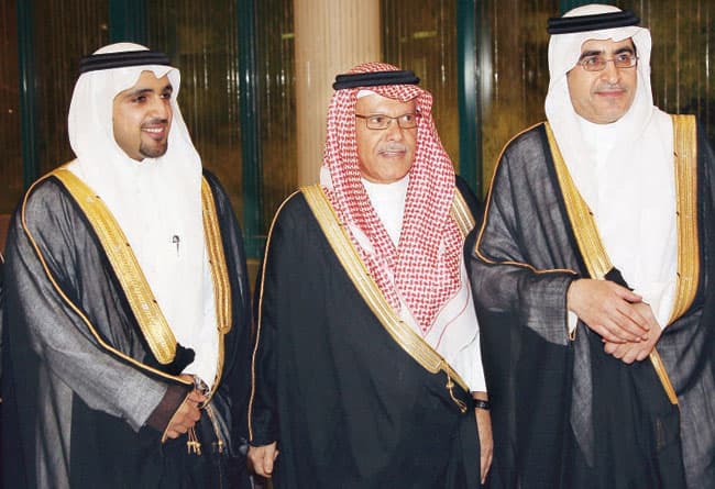 د. عزام الدخيل يحتفل بزفاف ابنته «ديمة» إلى فهد بن دايل