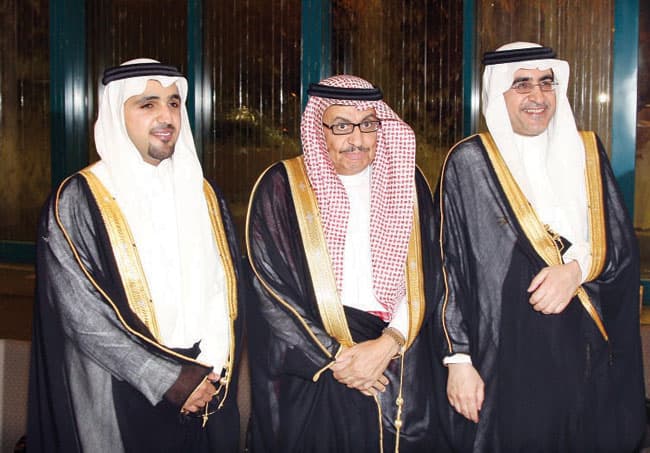 د. عزام الدخيل يحتفل بزفاف ابنته «ديمة» إلى فهد بن دايل