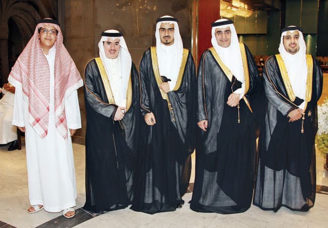 د. عزام الدخيل يحتفل بزفاف ابنته «ديمة» إلى فهد بن دايل