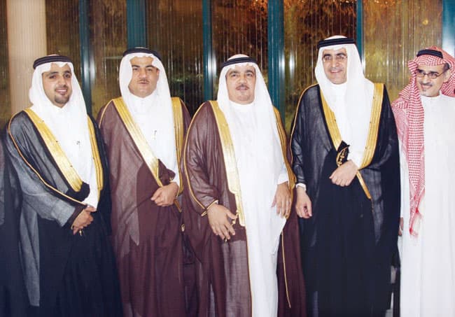 د. عزام الدخيل يحتفل بزفاف ابنته «ديمة» إلى فهد بن دايل