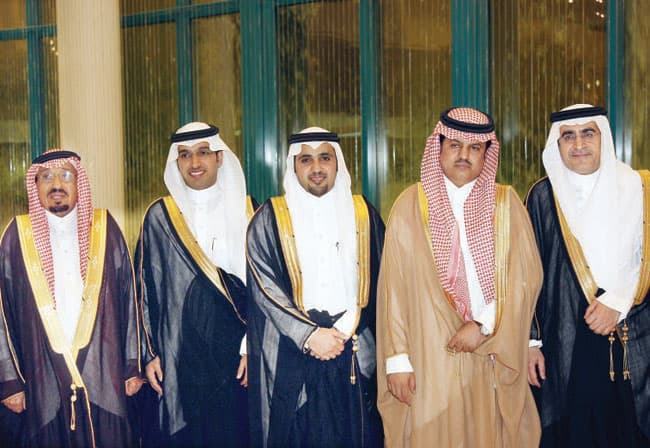 د. عزام الدخيل يحتفل بزفاف ابنته «ديمة» إلى فهد بن دايل