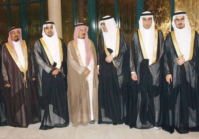 د. عزام الدخيل يحتفل بزفاف ابنته «ديمة» إلى فهد بن دايل