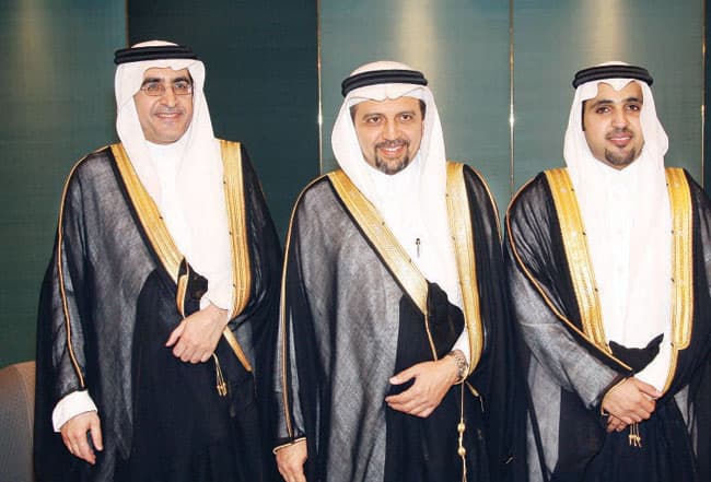 د. عزام الدخيل يحتفل بزفاف ابنته «ديمة» إلى فهد بن دايل