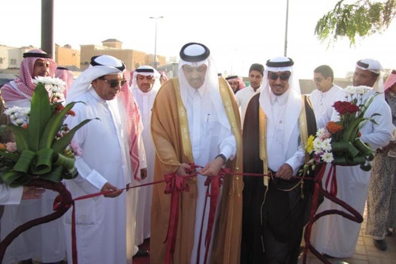 أمين منطقة الرياض يفتتح ساحات البلدية في أحياء السلام والمنار والنزهة