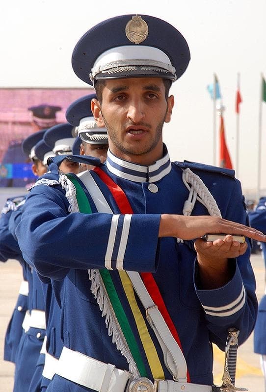 خالد بن سلطان: كلية الملك فيصل الجوية سيتم نقلها.. ولاصحة لرفع القبول في الكليات العسكرية للمرحلة الجامعية