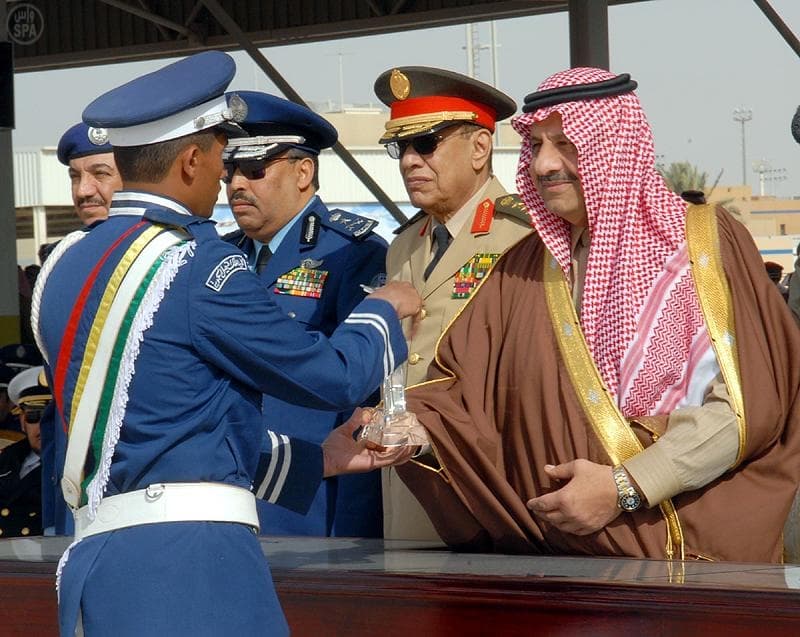 خالد بن سلطان: كلية الملك فيصل الجوية سيتم نقلها.. ولاصحة لرفع القبول في الكليات العسكرية للمرحلة الجامعية