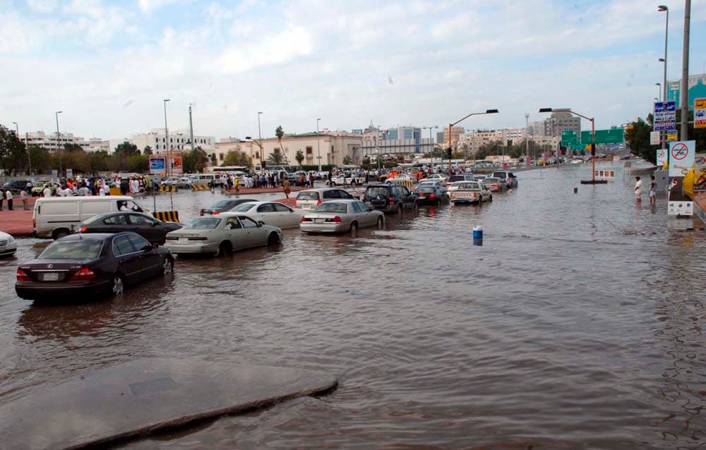 أمانة جدة تحدد أكثر من 100 موقع خطر لتجمعات مياه السيول