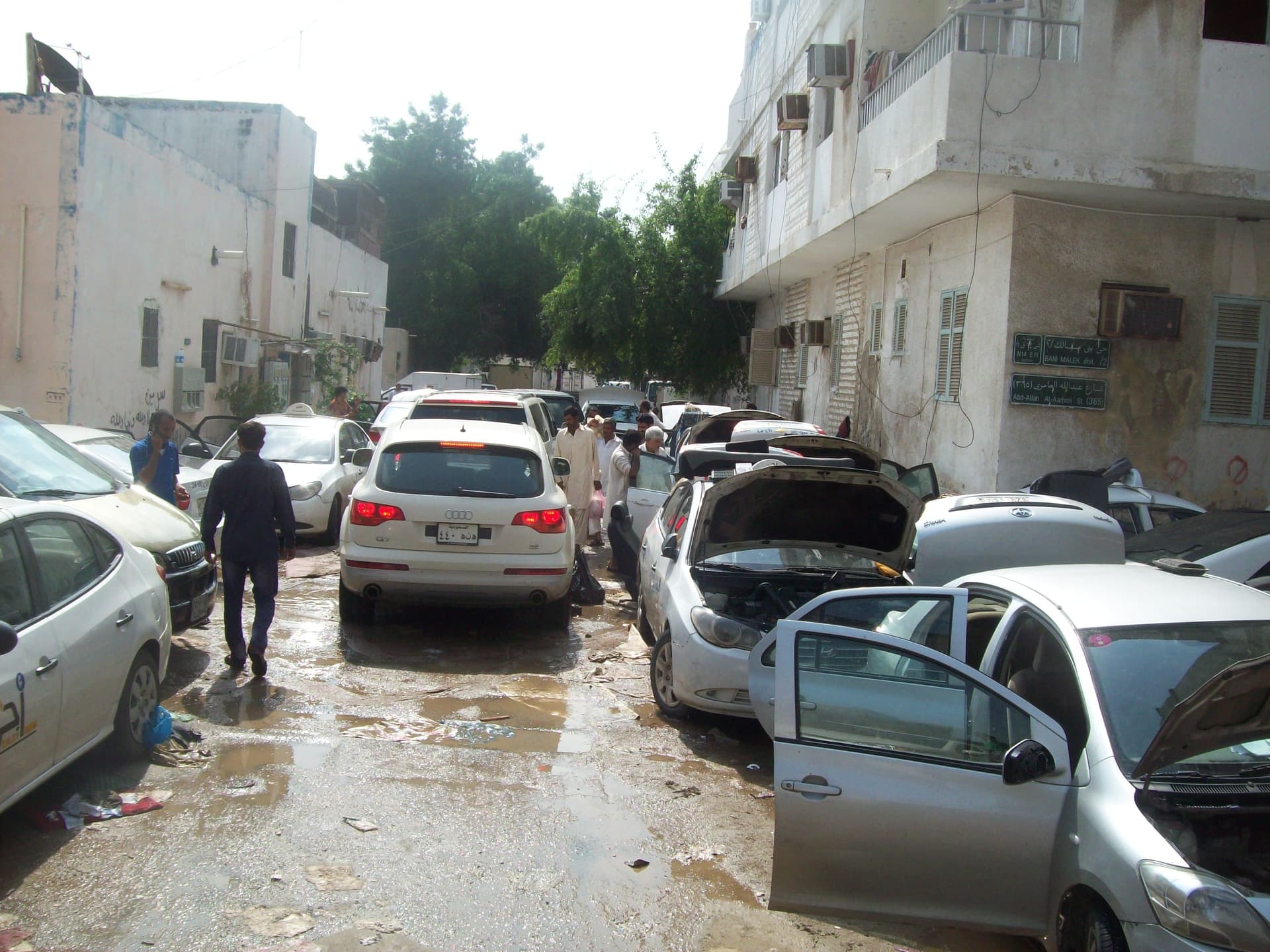 أمانة جدة تحدد أكثر من 100 موقع خطر لتجمعات مياه السيول