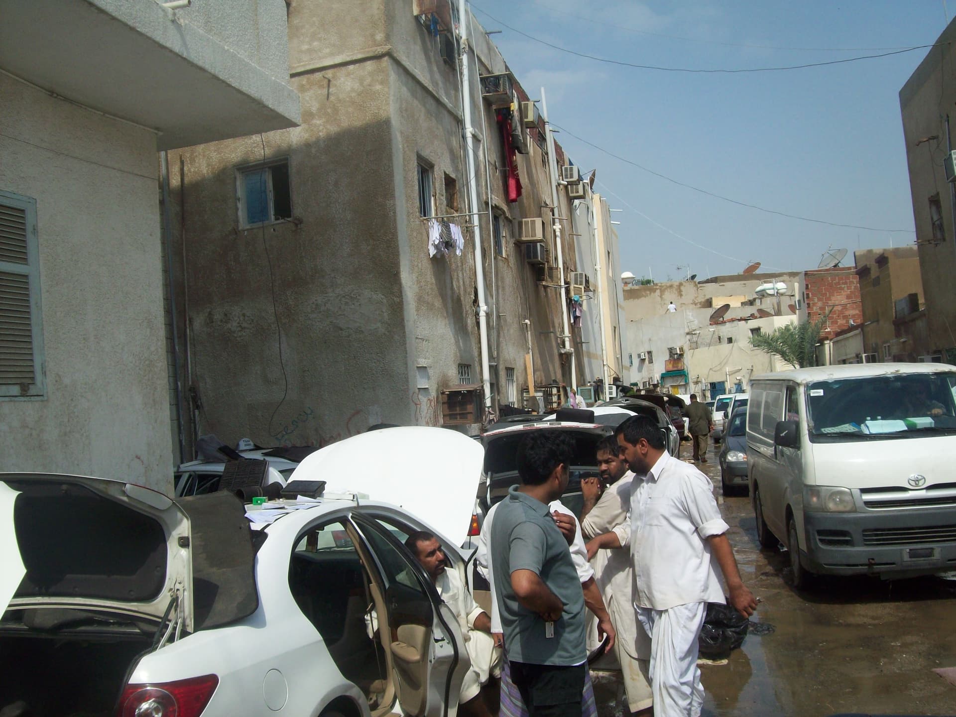 أمانة جدة تحدد أكثر من 100 موقع خطر لتجمعات مياه السيول