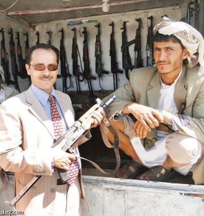 اليمن: أسواق السلاح تفتح أبوابها من جديد .. وتزايد في وتيرة الشراء