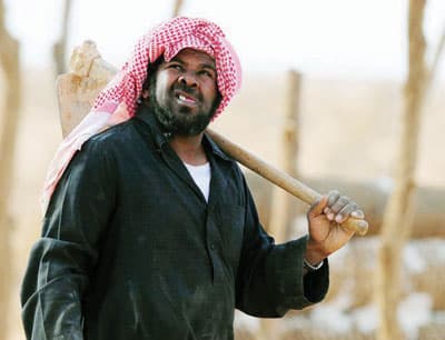 إبراهيم الحمدان يد لا تجف من الطين.. نشر التراث داخل القصيم وخارجها