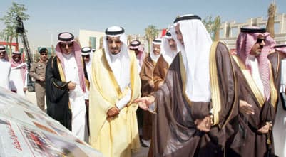 الرياض تحتفل بالبيعة بتدشين مشروع تطوير طريق الملك عبد الله