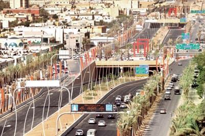 الرياض تحتفل بالبيعة بتدشين مشروع تطوير طريق الملك عبد الله