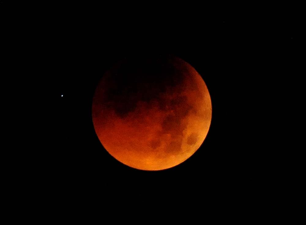 خسوف القمر في صور