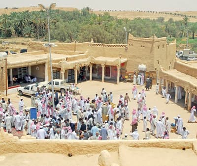 سوق المجلس والمسوكف بوابة الماضي أمام زوار صيف القصيم