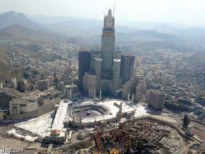 وقف الملك عبد العزيز.. بروج مشيدة باذخة البياض تسْطع في سماء مكة المكرمة