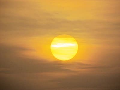 غدا .. شمس الرياض باتجاه القبلة مباشرة