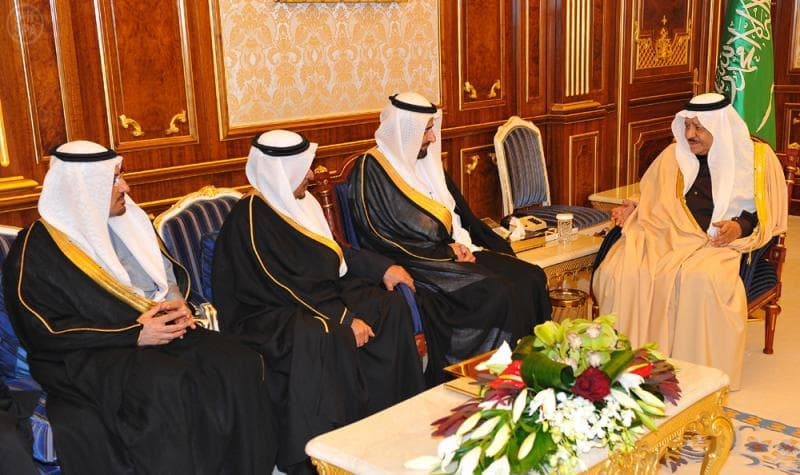 ولي العهد يدعو التجار لتهيئة فرص عمل للشباب