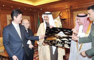 الأمير سلمان يستعرض علاقات التعاون بين السعودية واليابان