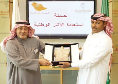 مواطن يسلِّم «السياحة» قطعة أثرية تعود لما قبل الإسلام