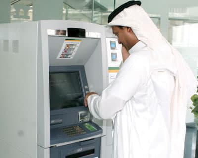 الداخلية تحذِّر من مجهولين ينتحلون صفة موظفي البنوك ويطلبون تحديث البيانات المصرفية