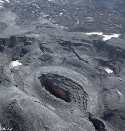 جولة جوية للاقتصادية : تصدعات وآثارا لحمم بركانية في حرة رهاط