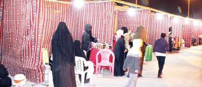 "الملابس التراثية" تجذب النساء بإبداع السعوديات