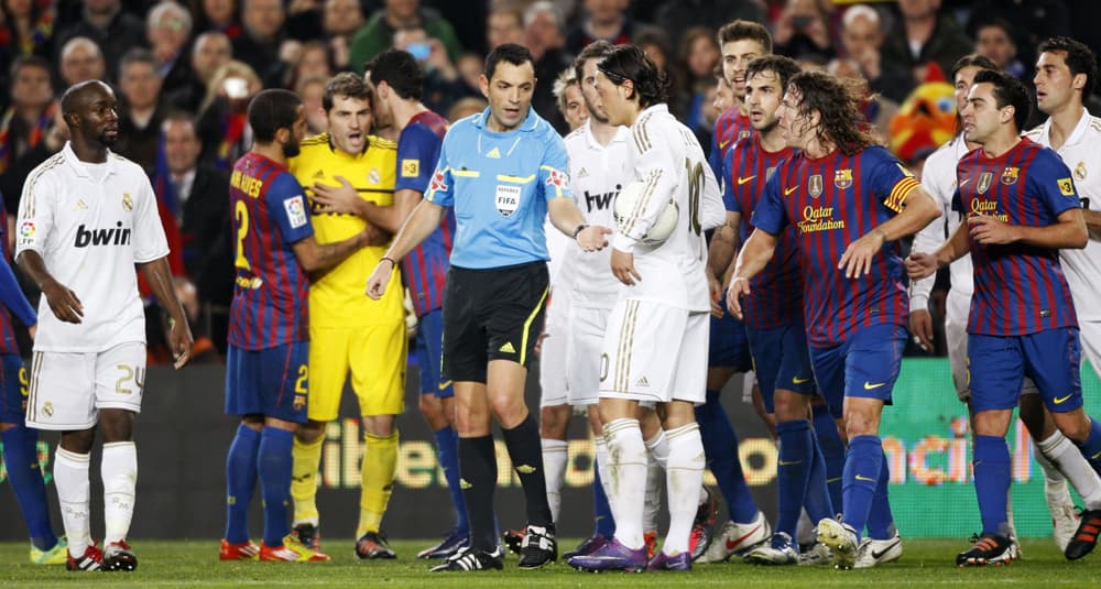 برشلونة يجرد ريال مدريد من لقبه ويبلغ نصف النهائي