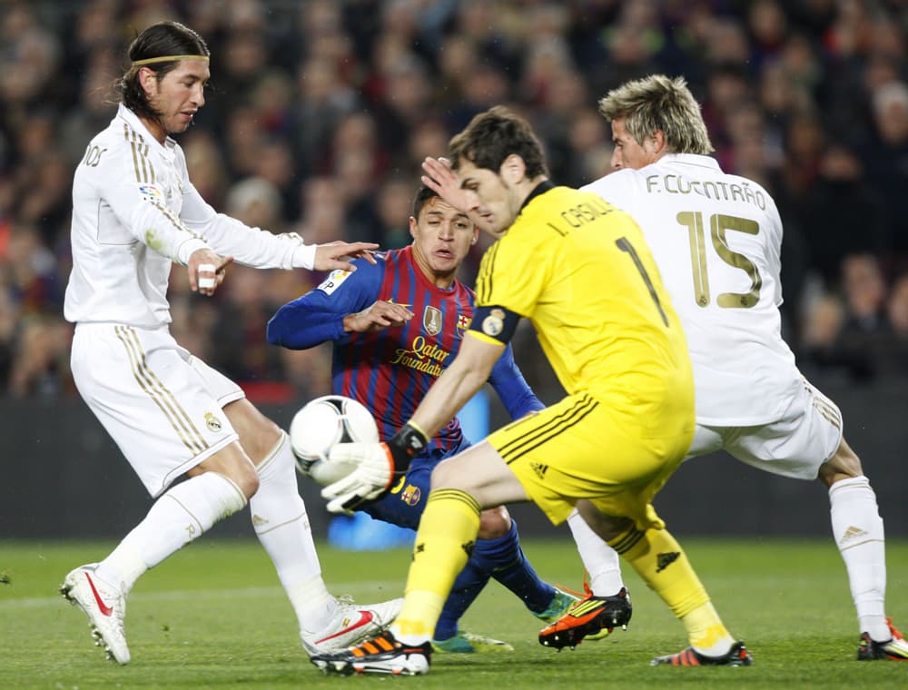 برشلونة يجرد ريال مدريد من لقبه ويبلغ نصف النهائي