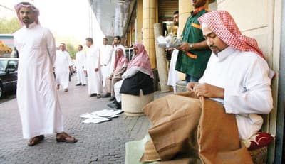 سوق البشوت الشتوية .. التنافس يحتدم بين «السورية والحساوية»