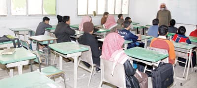 خطة «التربية» لمواجهة الغياب تصطدم بحضور 50 % من الطلاب في اليوم الأول