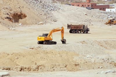 عضو شورى لـ "الاقتصادية" : رفعنا توصية للملك بضريبة 15 % على الأراضي البيضاء