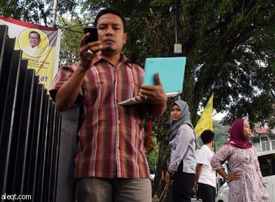 رئيس اندونيسيا : حتى الآن لا يوجد وفيات جراء الزلزال .. وإندونيسيا ترفع التحذير من موجات تسونامي - فيديو