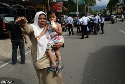 رئيس اندونيسيا : حتى الآن لا يوجد وفيات جراء الزلزال .. وإندونيسيا ترفع التحذير من موجات تسونامي - فيديو