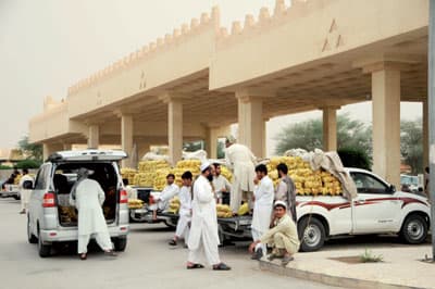 ابتعاد السعوديين عن «البصل» و«البطاطس» أتاح فرصا مربحة للأجانب