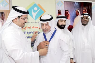 مدرسة بقي بن مخلد تكرم معلميها المتميزين