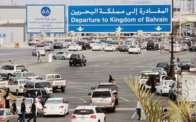 انتظار جسر الملك فهد .. 3 ساعات في السعودية ودقائق في البحرين